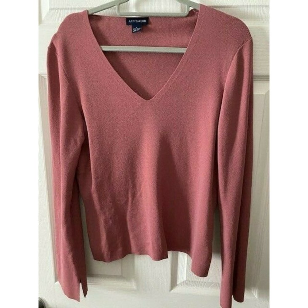 Gorgeous Ann Taylor V-neck Sweater
